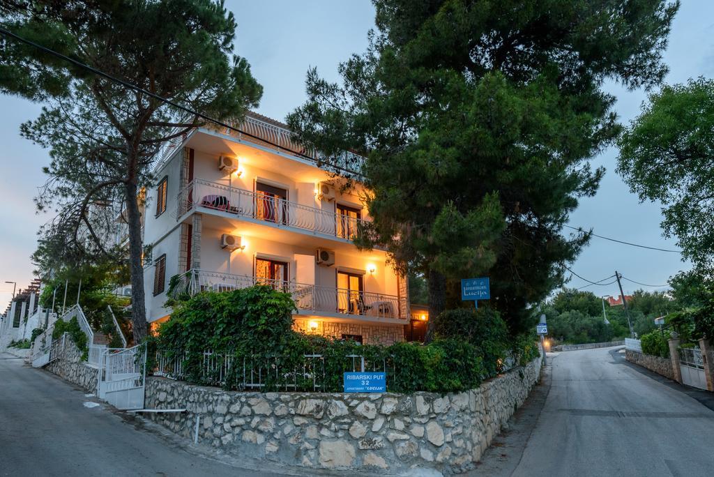 Apartments Lucija Trogir Exteriör bild